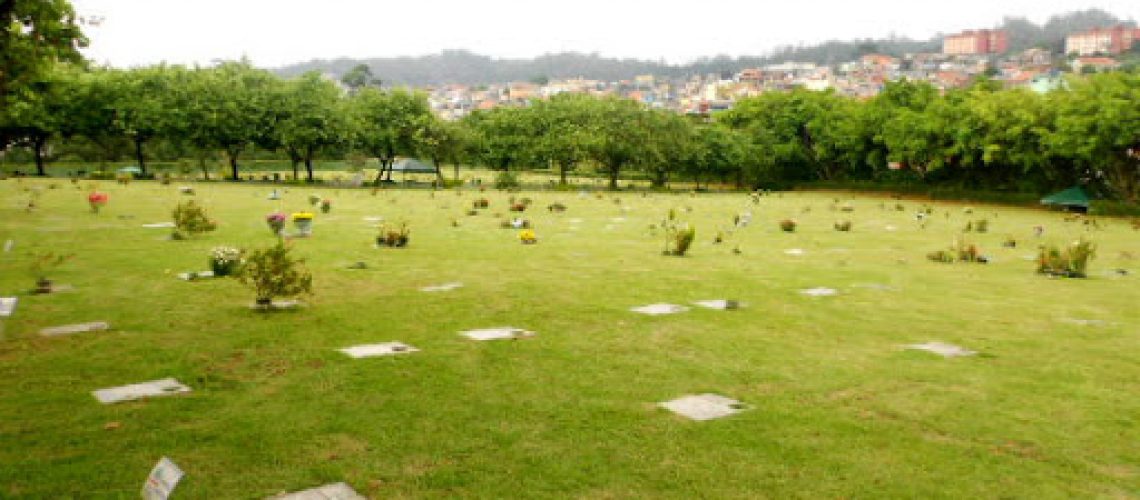coroa de flores cemitério vale dos pinheirais